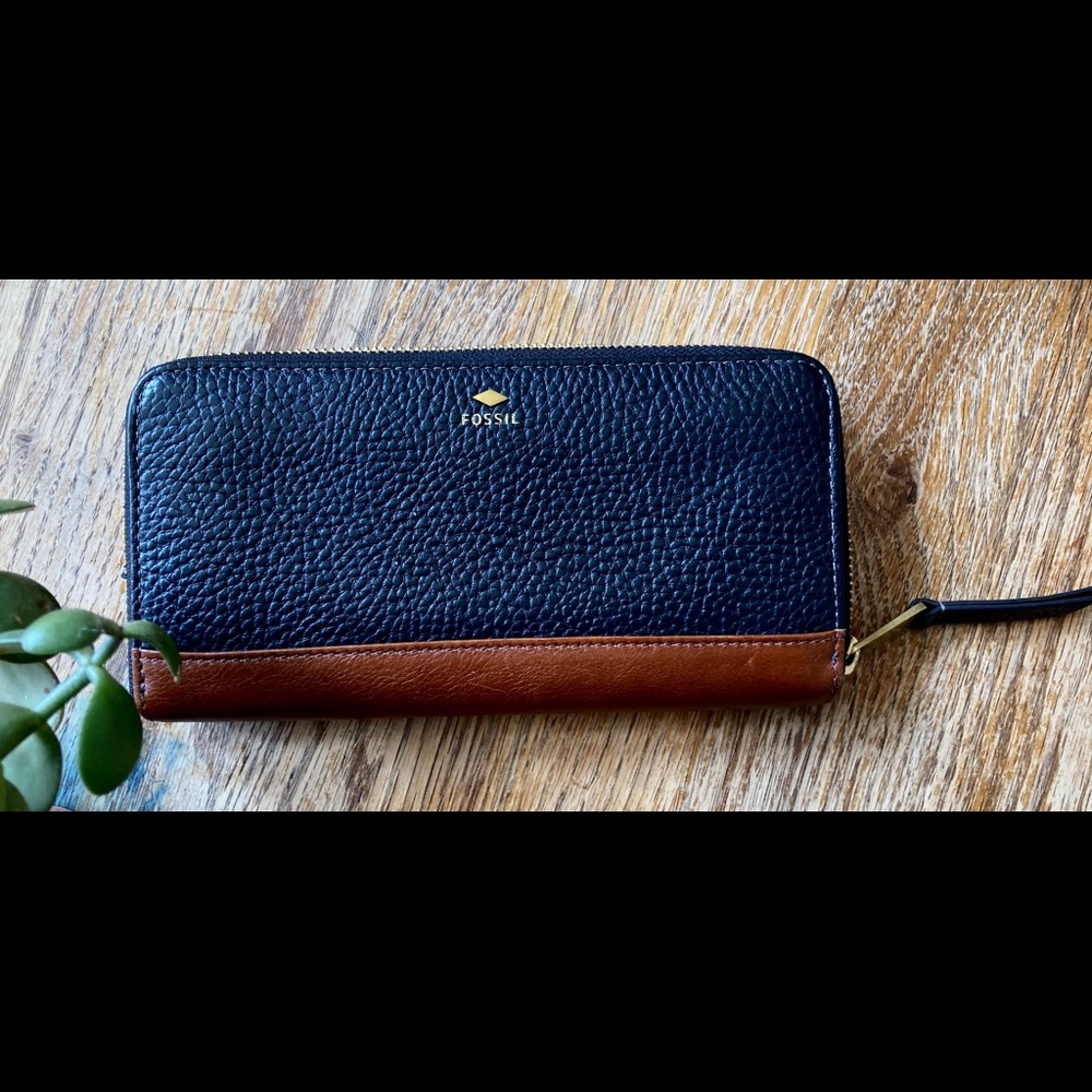 Fossil Zip Around Wallet (Matching tote available)